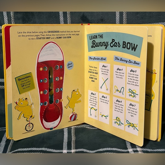 How to... Tie Your Shoes w/Make-It-Yourself Model Shoe by Cottage Door Press NEW - Picture 4 of 5